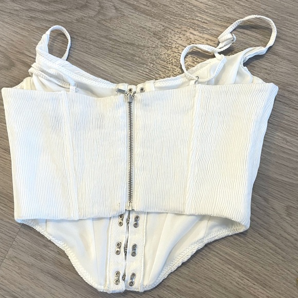 WHITE FOX White Ribbed Bustier Crop Top. Size XS - Picture 3 of 9